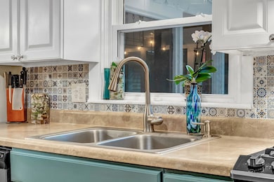 15-web-or-mls-39-thompson-st