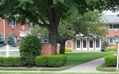 125 Terryville Rd unit 4E, Port Jefferson Station, NY 11776 - photo 2