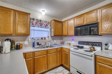 1204 Webhollow Cir unit A, Bryan, TX 77801 - photo 6