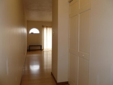Entry/Foyer.