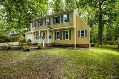 Large front yard in quiet cul-de-sac