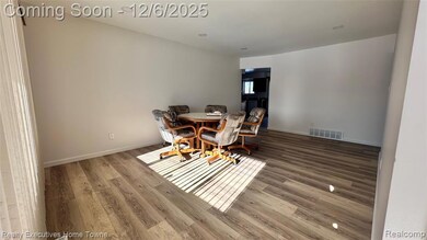 12215 Bliss Ct, Sterling Heights, MI 48312 - photo 4