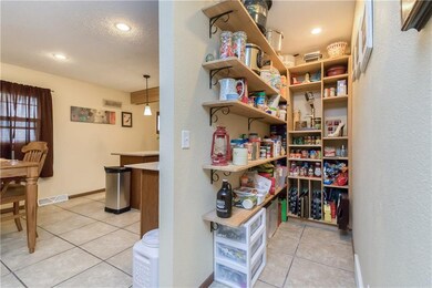 4028 15th St, Des Moines, IA 50313 - photo 6