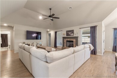 Brick fireplace, vaulted ceilings, harwood floors