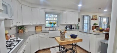 212 Cedarvale Rd, Bay City, TX 77414 - photo 3