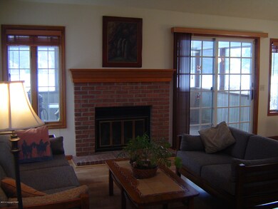 112 Duck Hollow Cir, Stroudsburg, PA 18360 - photo 2