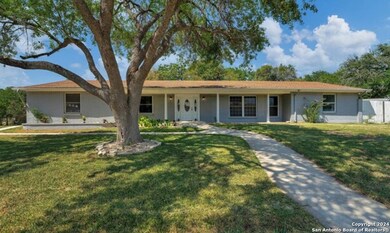 1123 Hillcrest Dr, New Braunfels, TX 78130 - photo 4