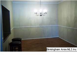 Large Dining area with Breakfast Bar