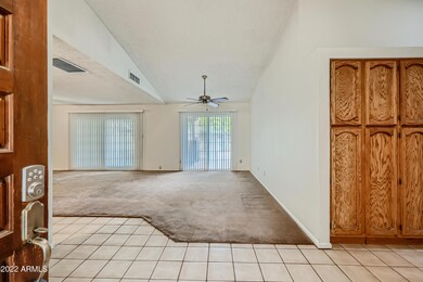4-938644218-07 Foyer