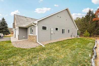 911 Gable St, Taylors Falls, MN 55084 - photo 2