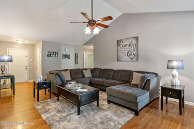 9714 Evanwood Ct, Louisville, KY 40228 - photo 5