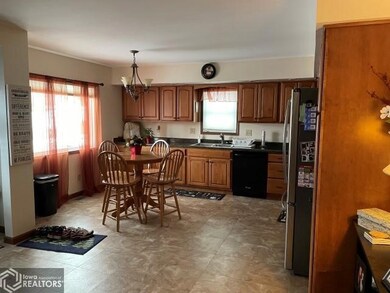 1004 S Center St, Shenandoah, IA 51601 - photo 2