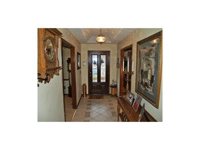 Spectacular entry way, Upgrade door with ripple gl