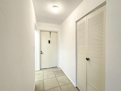 FOYER ENTRY