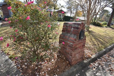 LANDSCAPING/MAILBOX