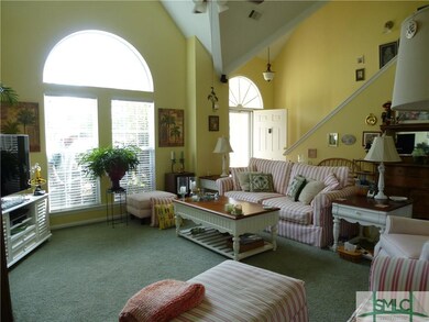 The natural light fills the room and welcomes you 