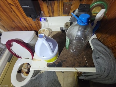 1304 Pearson St, Greensboro, NC 27406 - photo 7