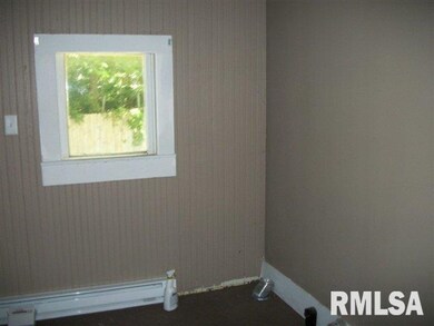 701 Davenport St, Lincoln, IL 62656 - photo 5
