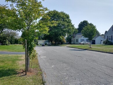 8 Rochelle St, Worcester, MA 01606 - photo 3