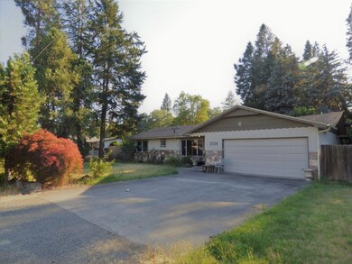2104 Cullison Ln, Grants Pass, OR 97527 - photo 2