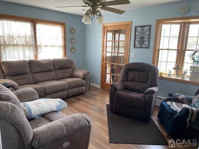 22 Henry St, Port Reading, NJ 07064 - photo 3