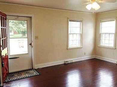 Den/Family/Great Room. Gorgeous Hardwoods!