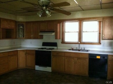 461 Main St, Freemansburg, PA 18017 - photo 5