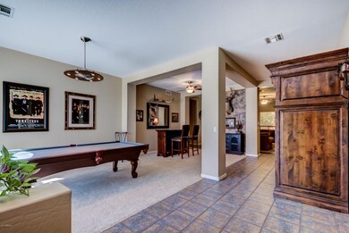2306 E Oakland St-8