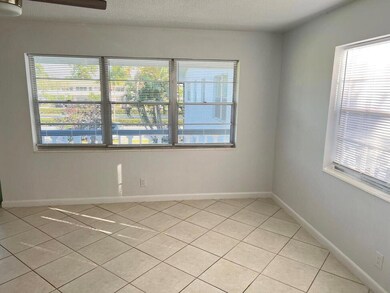 162 Camden G, West Palm Beach, FL 33417 - photo 6