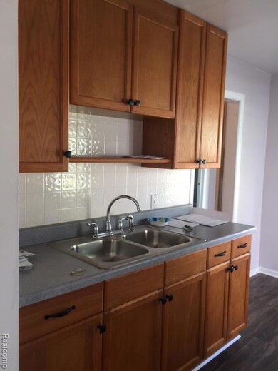 21801 Shakespeare Ave, Eastpointe, MI 48021 - photo 6