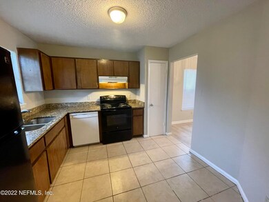 8850 Cavender Dr, Jacksonville, FL 32216 - photo 5