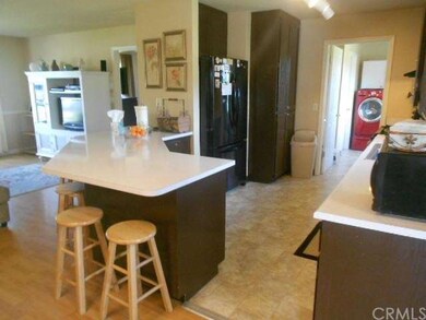 kitchen breakfast counter