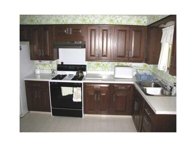 Kitchen. Oak cabinets adorn the kiitchen