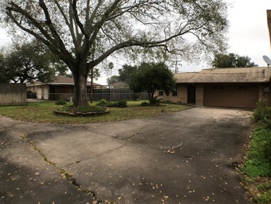 3921 Wickersham St, Bay City, TX 77414 - photo 2