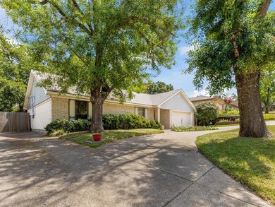 Horseshoe driveway and long side drive along the h