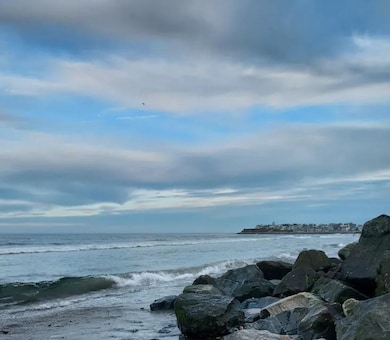 Beautiful ocean views from the front deck!