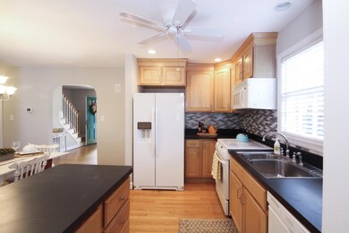 2321 Kitchen Dining Area