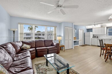 1354 N 12th Ct unit 11B, Hollywood, FL 33019 - photo 5