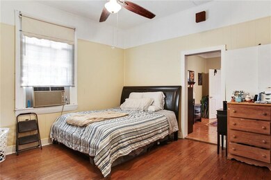 718 Third St - Primary Bedroom w/ closet