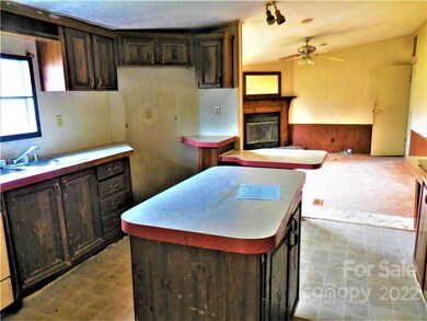 536 Carolina Cir unit 34, Hendersonville, NC 28792 - photo 7