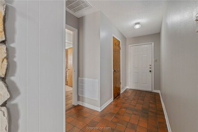 1219 S Ridgefield Cir, College Station, TX 77840 - photo 4