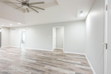 8706 Temperate Ct, Louisville, KY 40229 - photo 4