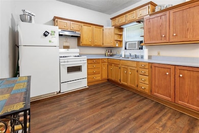 411 W Bullock St, Denison, TX 75020 - photo 5