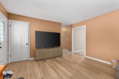 984 N 200 W, Valparaiso, IN 46385 - photo 4