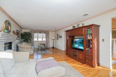 1527 Woodrow Rd, Staten Island, NY 10309 - photo 6