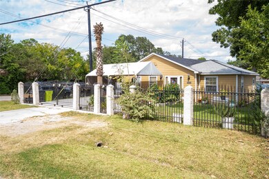 1103 Walnut Ave, Rosenberg, TX 77471 - photo 2