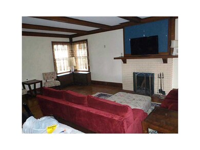 Living Room. Large Grand Living Room.