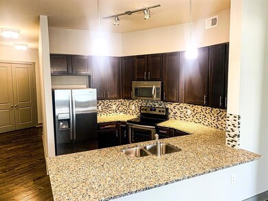 Stainless steel appliances and decorators back-spl