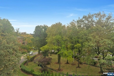 Linwood Park unit 5C, Fort Lee, NJ 07024 - photo 2