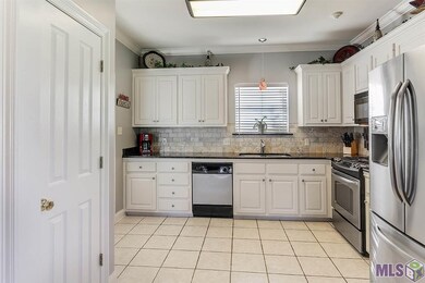 6576 Woodside Dr, Zachary, LA 70791 - photo 6